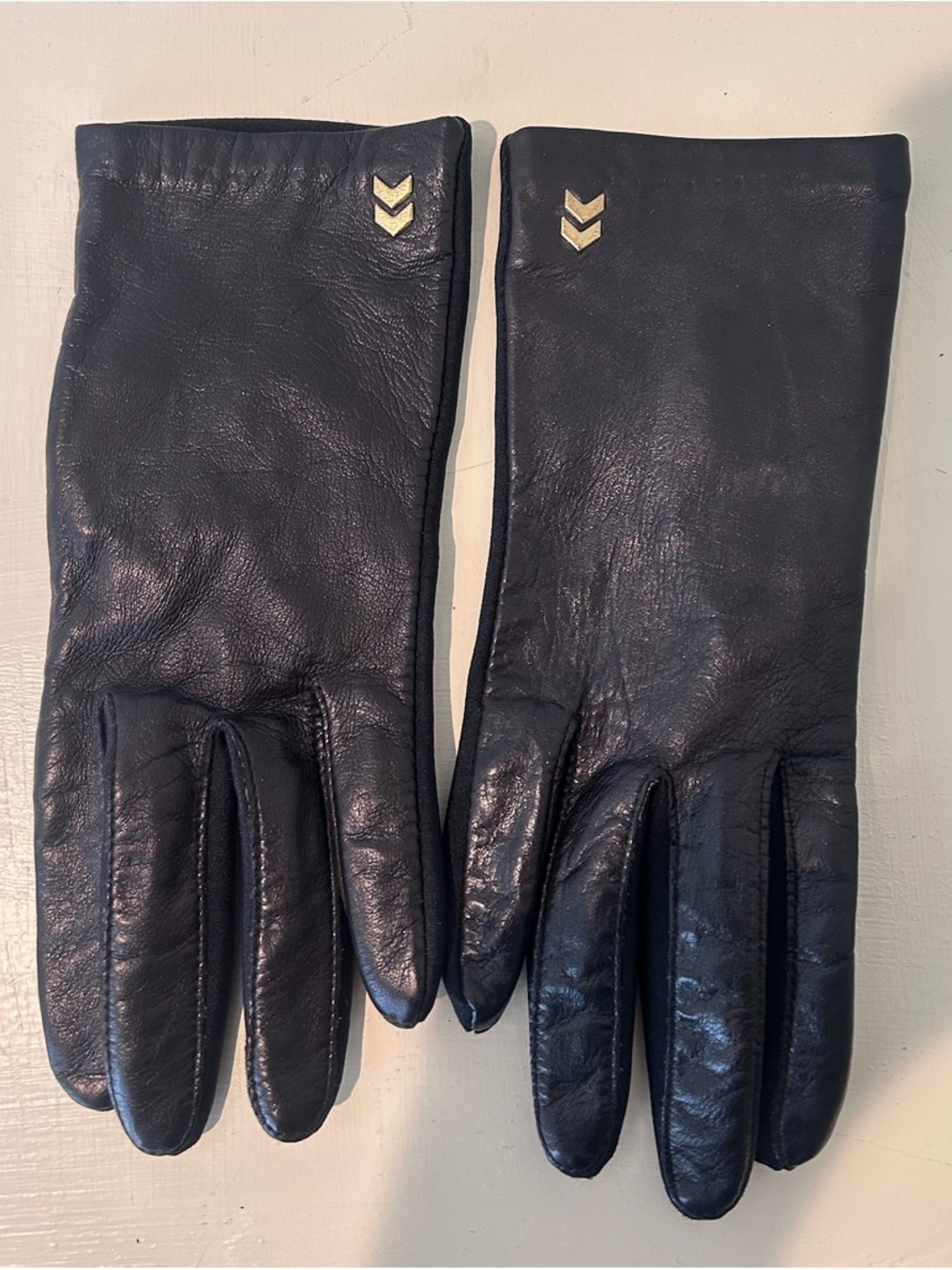 Vintage Isotoner Women's Black Soft Leather Gloves One Size Classic Contoured